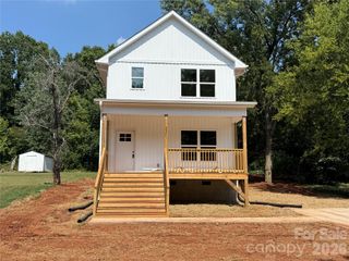 227 S Caldwell Avenue, Newton, NC 28658