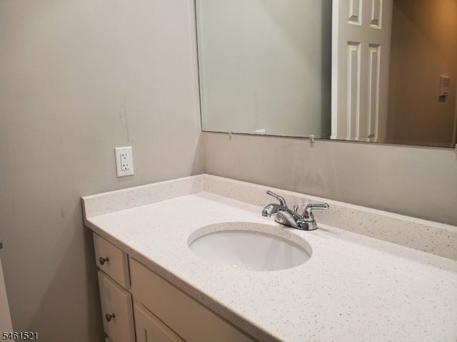 466 Liberty St 104, Little Ferry Boro, NJ 07643