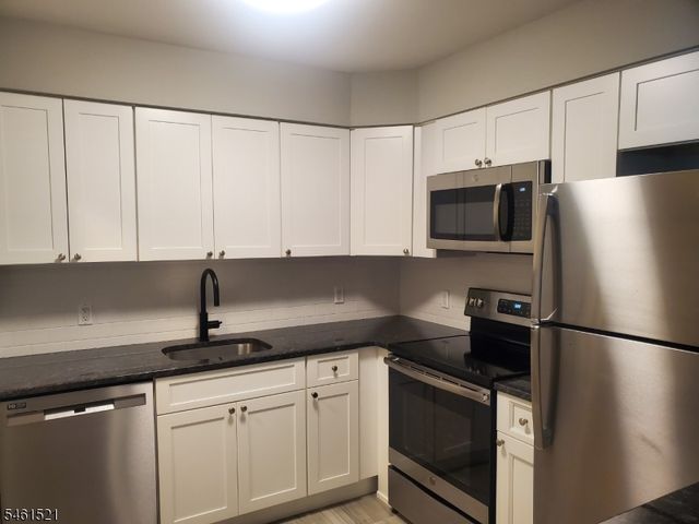 466 Liberty St 104, Little Ferry Boro, NJ 07643
