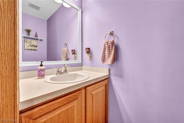 5704 Halwick Drive, Ravenna, OH 44266