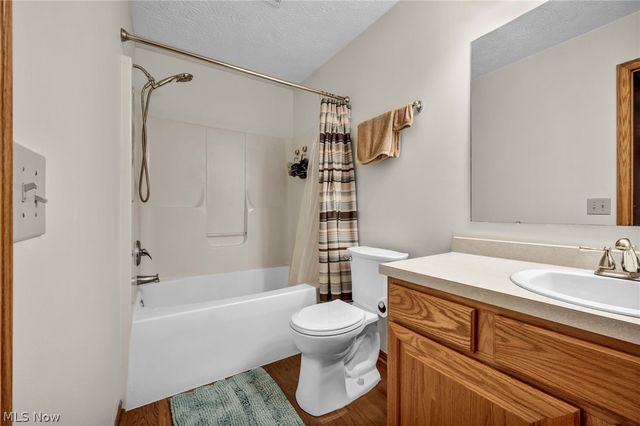 5704 Halwick Drive, Ravenna, OH 44266