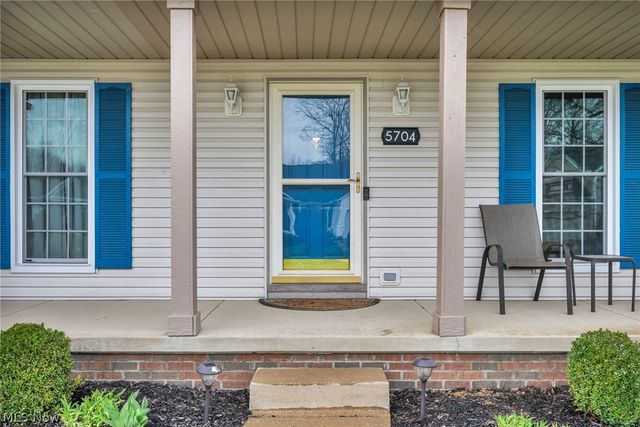 5704 Halwick Drive, Ravenna, OH 44266