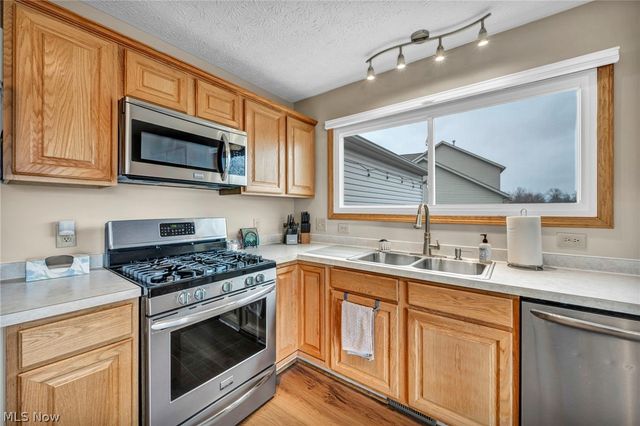 5704 Halwick Drive, Ravenna, OH 44266