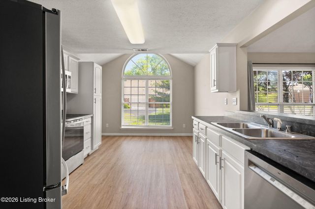 10546 Monticello Forest Cir, Jeffersontown, KY 40299