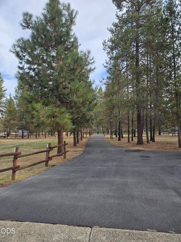 52971 Walker Way, La Pine, OR 97739