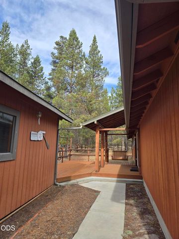 52971 Walker Way, La Pine, OR 97739
