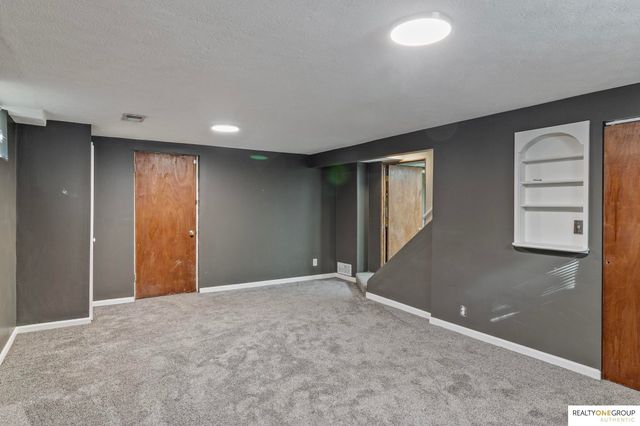 5311 N 49th Avenue, Omaha, NE 68104