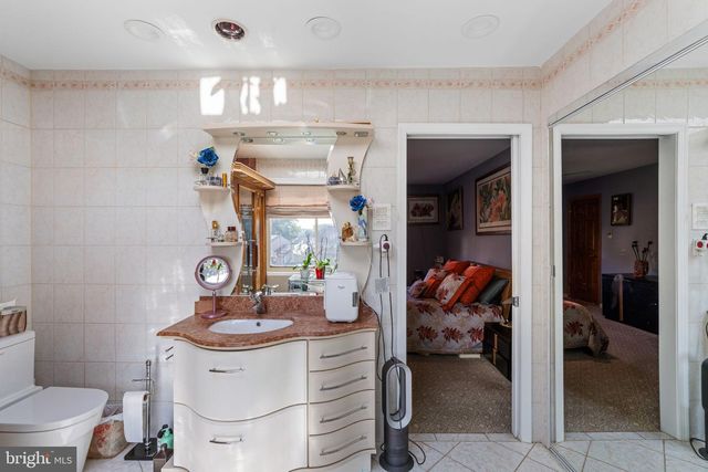 50 STARDUST DR, Southampton, PA 18966