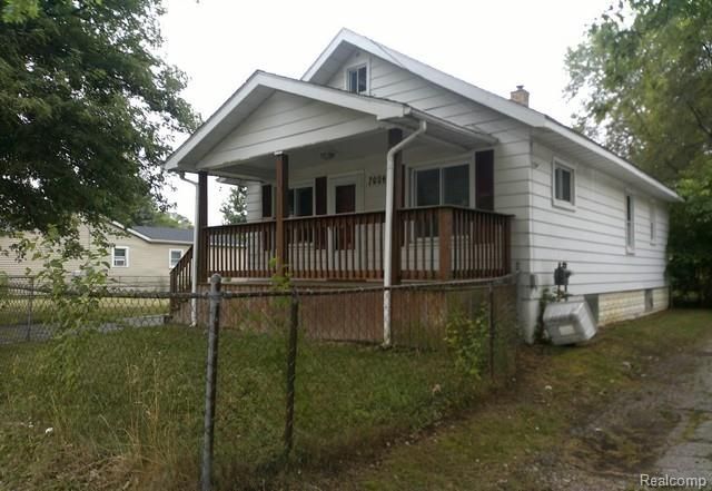 2054 E Parkwood Avenue, Burton, MI 48529