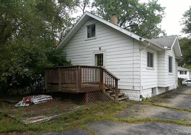 2054 E Parkwood Avenue, Burton, MI 48529