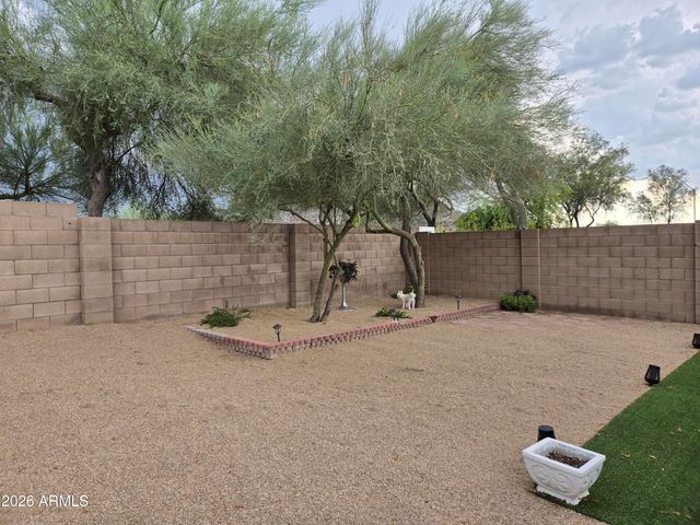 2157 E CREST Lane, Phoenix, AZ 85024