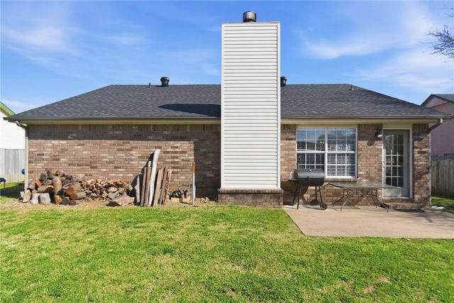 2702 W Margaret Street, Rogers, AR 72756