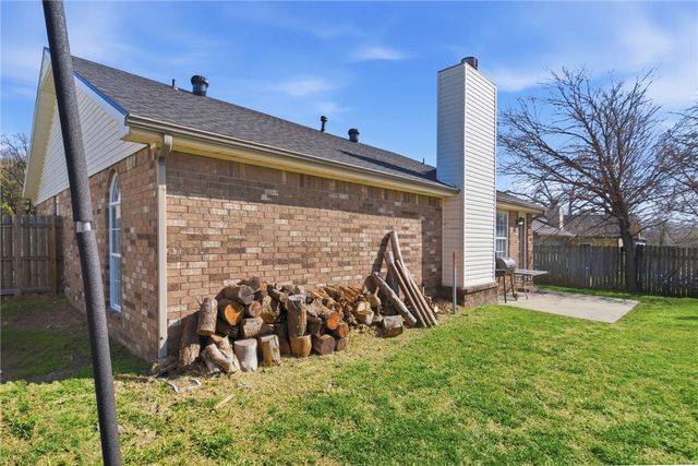 2702 W Margaret Street, Rogers, AR 72756