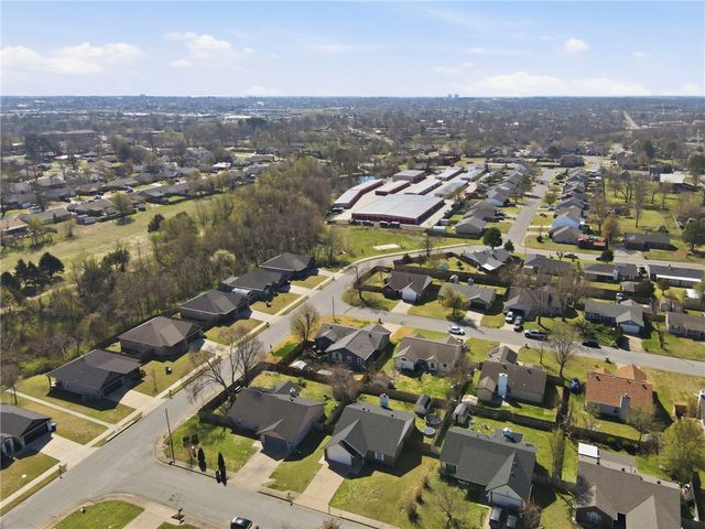 2702 W Margaret Street, Rogers, AR 72756