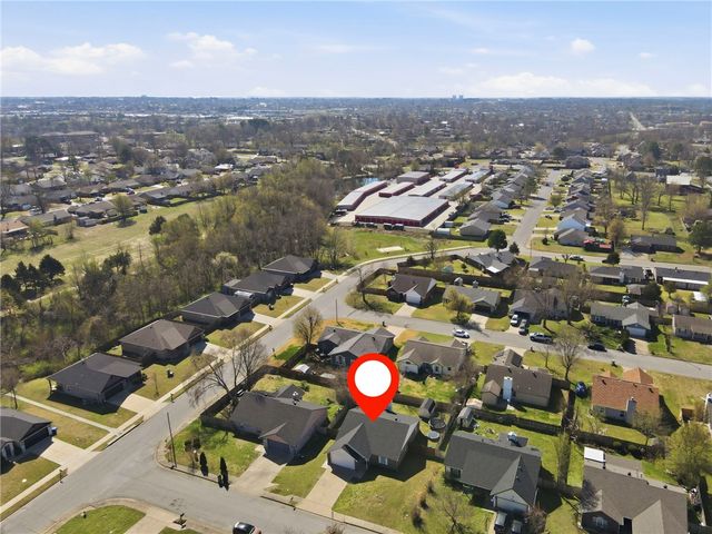 2702 W Margaret Street, Rogers, AR 72756