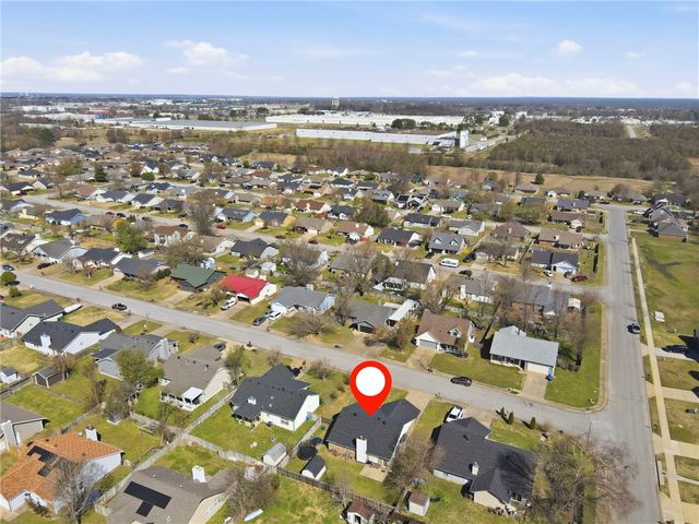 2702 W Margaret Street, Rogers, AR 72756