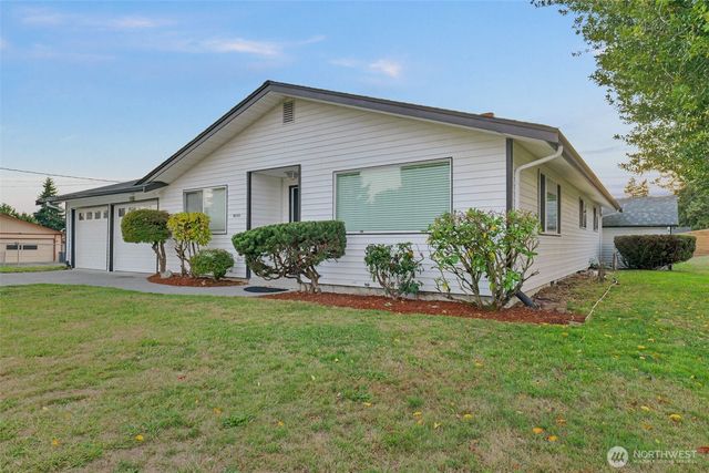 9040 S Sheridan Avenue, Tacoma, WA 98444