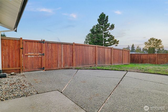 9040 S Sheridan Avenue, Tacoma, WA 98444