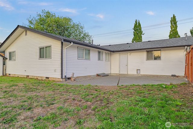 9040 S Sheridan Avenue, Tacoma, WA 98444