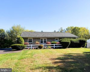 420 N LEWIS RD, Royersford, PA 19468