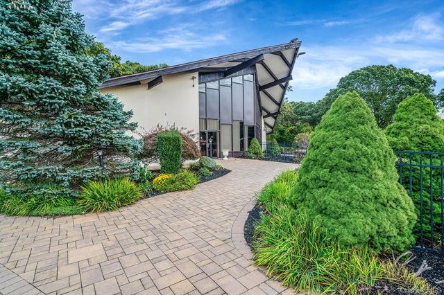 8 Juniper Court 8, Selden, NY 11784