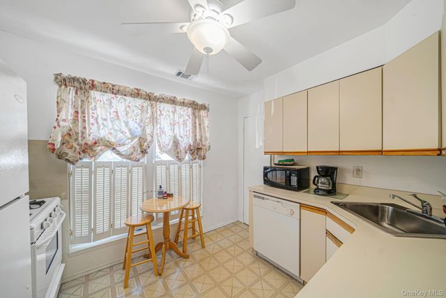 8 Juniper Court 8, Selden, NY 11784