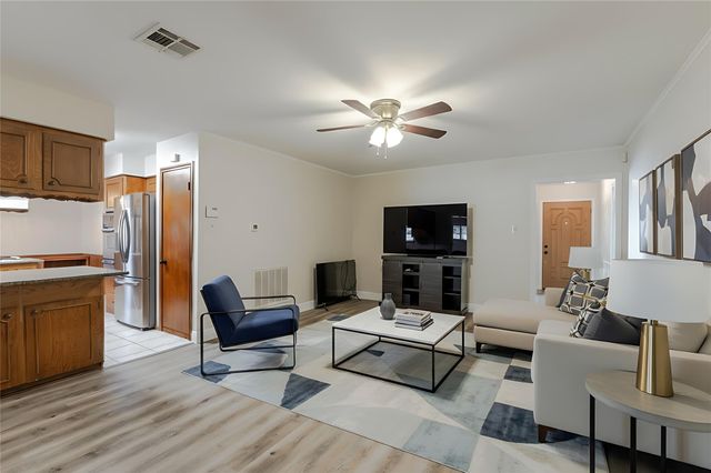 402 Fintona Way, Houston, TX 77015