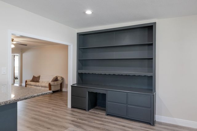 402 Fintona Way, Houston, TX 77015