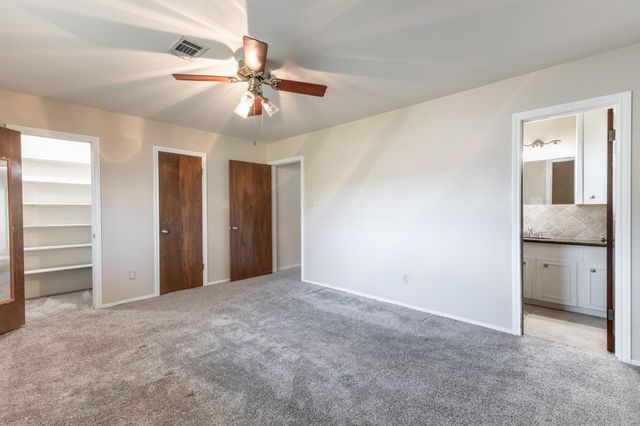 402 Fintona Way, Houston, TX 77015