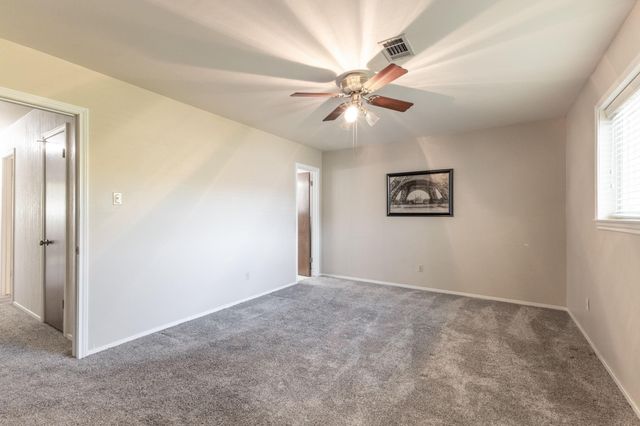 402 Fintona Way, Houston, TX 77015