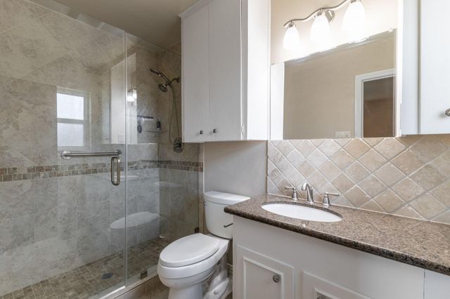 402 Fintona Way, Houston, TX 77015