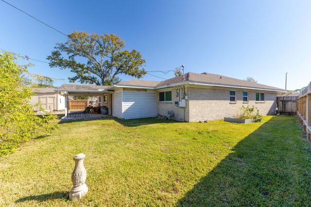 402 Fintona Way, Houston, TX 77015