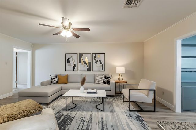 402 Fintona Way, Houston, TX 77015