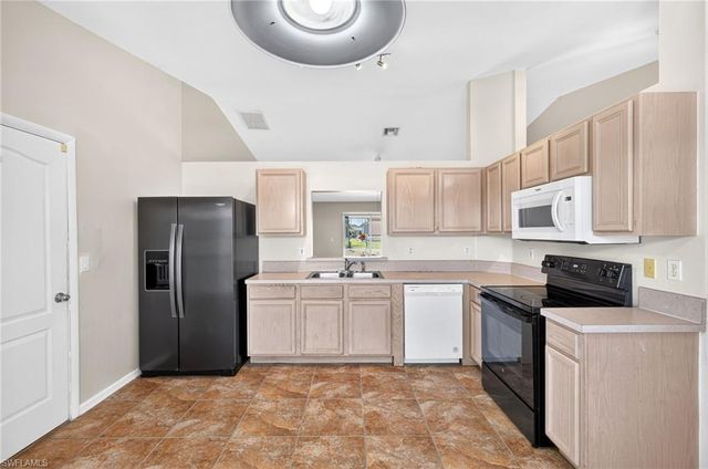903 SE 5th AVE, Cape Coral, FL 33990