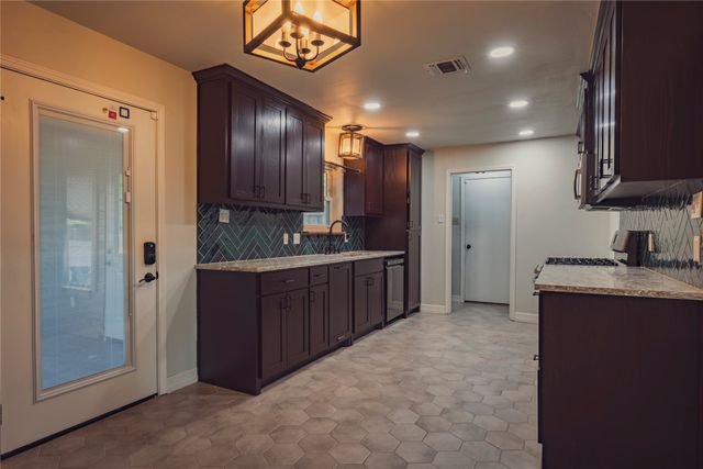 593 King Circle, Lewisville, TX 75067