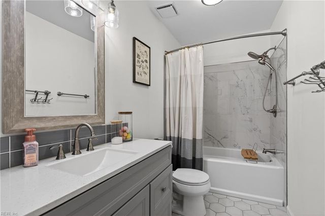 77 Dillwyn DR, Newport News, VA 23602