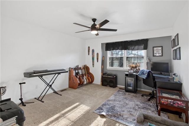 77 Dillwyn DR, Newport News, VA 23602