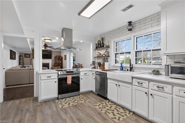 77 Dillwyn DR, Newport News, VA 23602