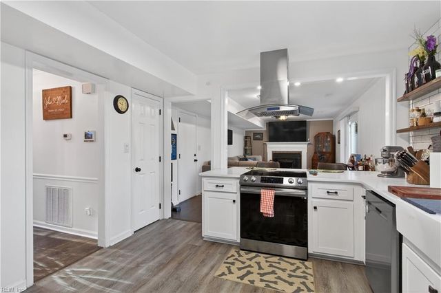 77 Dillwyn DR, Newport News, VA 23602