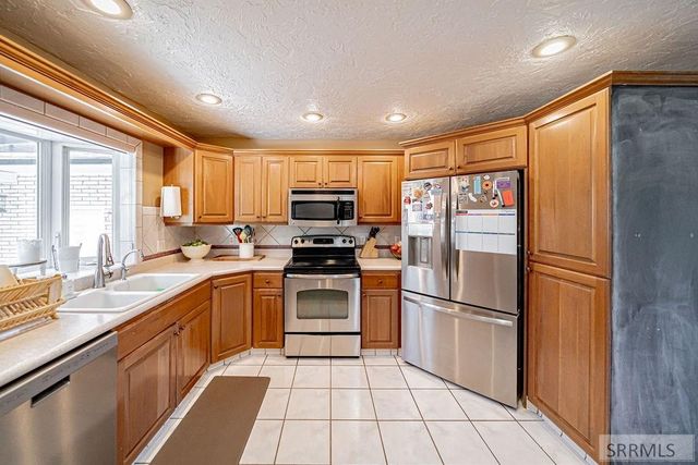 1365 Meadowview Ave, Rexburg, ID 83440