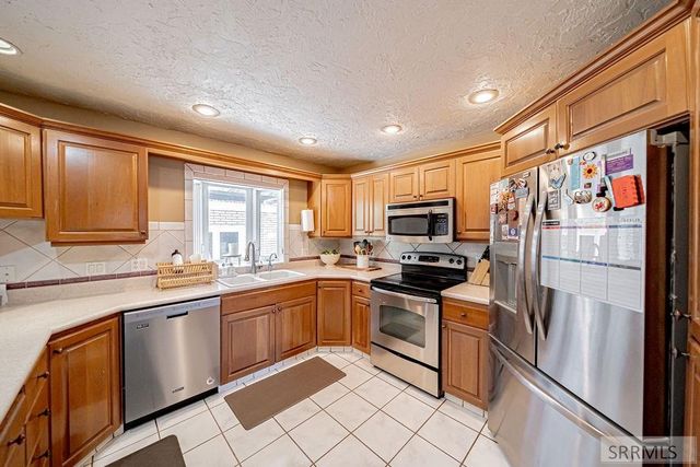 1365 Meadowview Ave, Rexburg, ID 83440