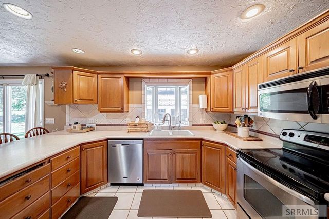 1365 Meadowview Ave, Rexburg, ID 83440