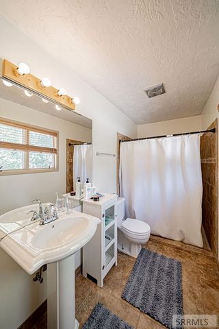 1365 Meadowview Ave, Rexburg, ID 83440