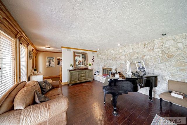 1365 Meadowview Ave, Rexburg, ID 83440