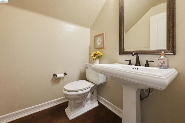 8320 New Park Ln, San Diego, CA 92127