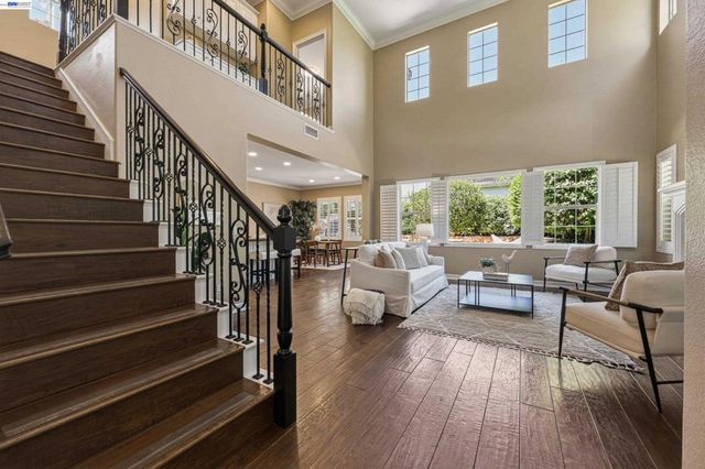 8320 New Park Ln, San Diego, CA 92127
