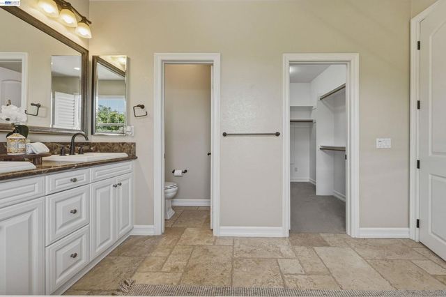 8320 New Park Ln, San Diego, CA 92127