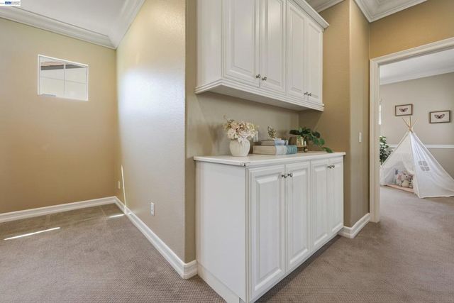 8320 New Park Ln, San Diego, CA 92127