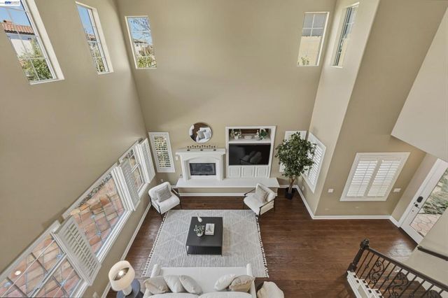 8320 New Park Ln, San Diego, CA 92127
