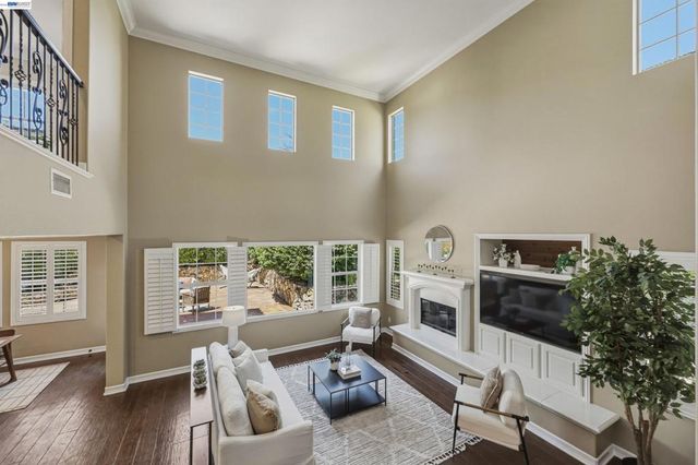 8320 New Park Ln, San Diego, CA 92127